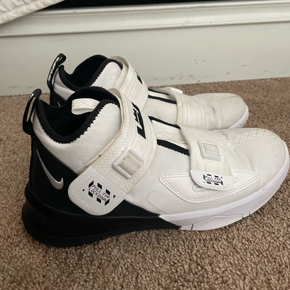 lebron soldier 13 flyease black and white